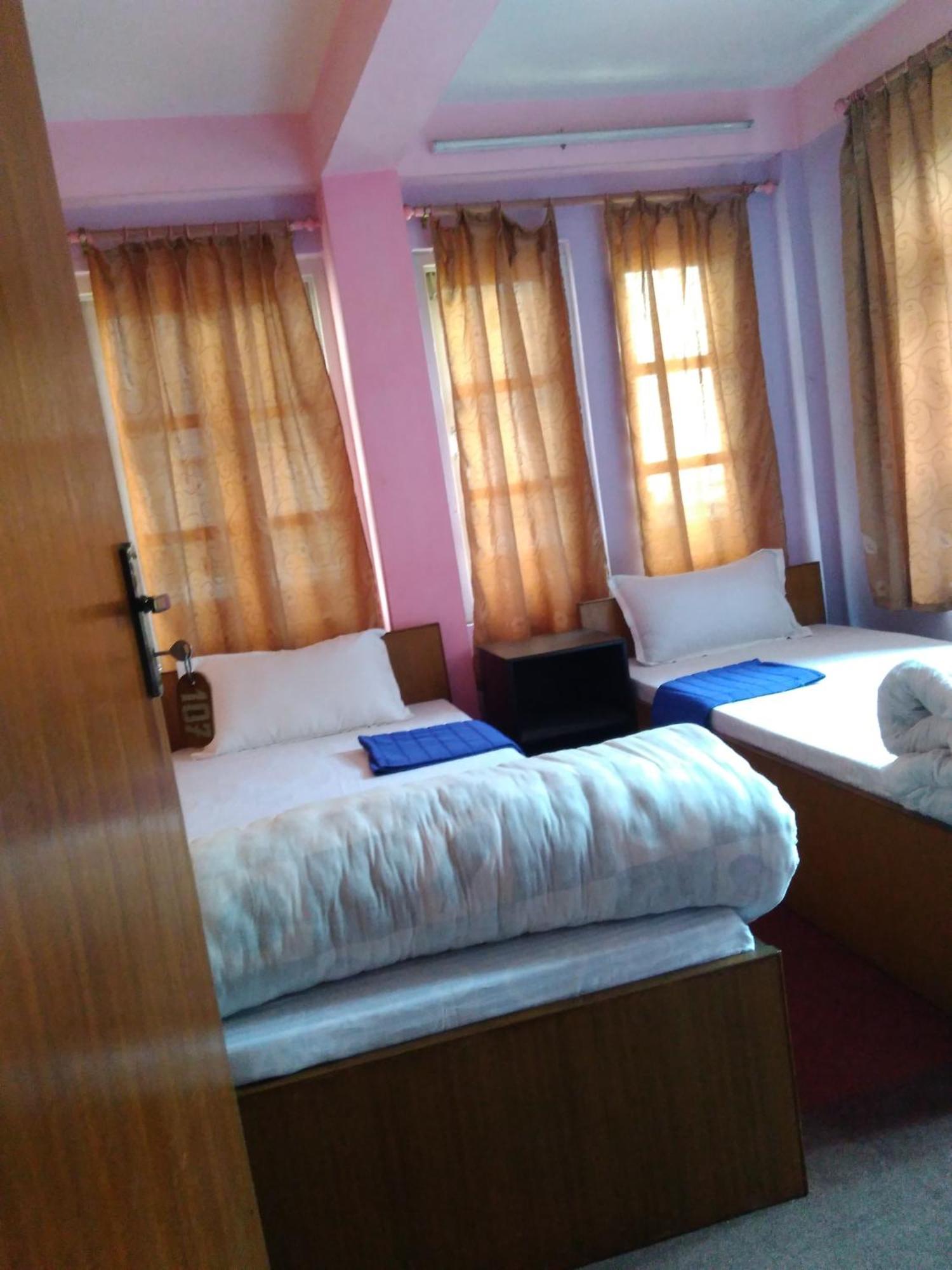 Big Bell Guest House Bhatgoan Esterno foto